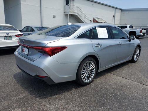 2022 Toyota Avalon Hybrid Limited