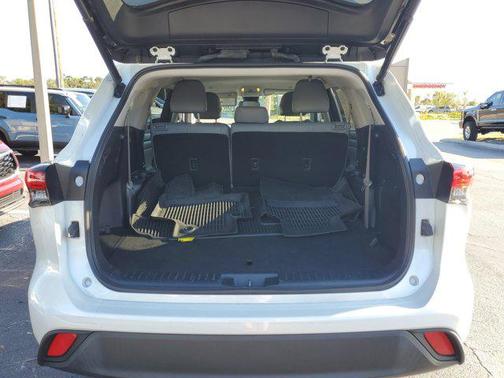 2023 Toyota Highlander Hybrid LE