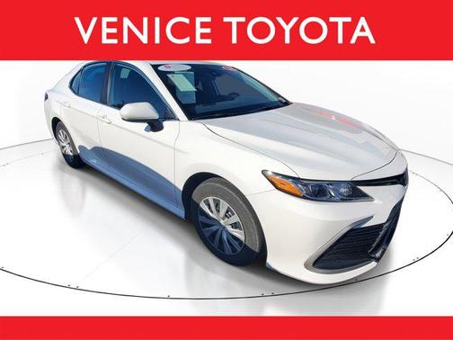 2024 Toyota Camry Hybrid SE