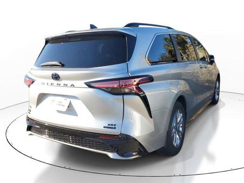 2023 Toyota Sienna XSE 7 Passenger