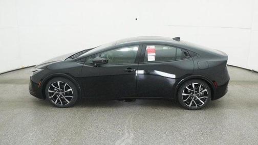2025 Toyota Prius L
