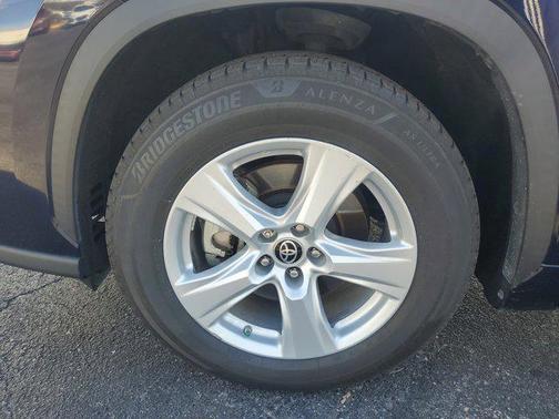 2020 Toyota Highlander LE