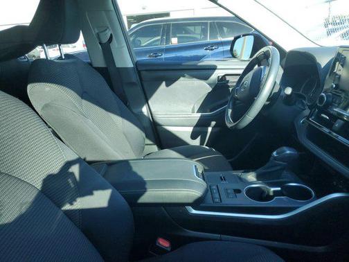 2020 Toyota Highlander LE