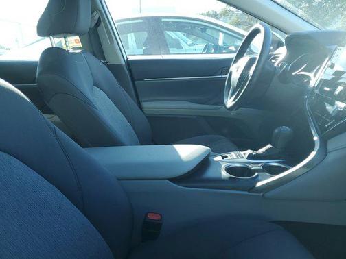 2024 Toyota Camry Hybrid LE