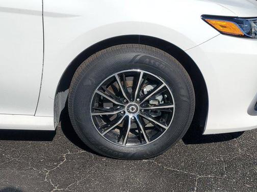 2024 Toyota Camry Hybrid LE