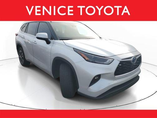 2022 Toyota Highlander Hybrid XLE