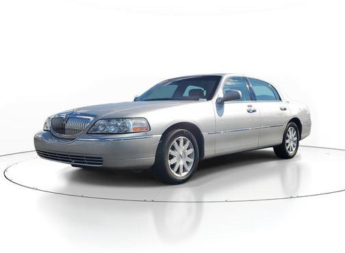 2011 Lincoln Town Car Signature