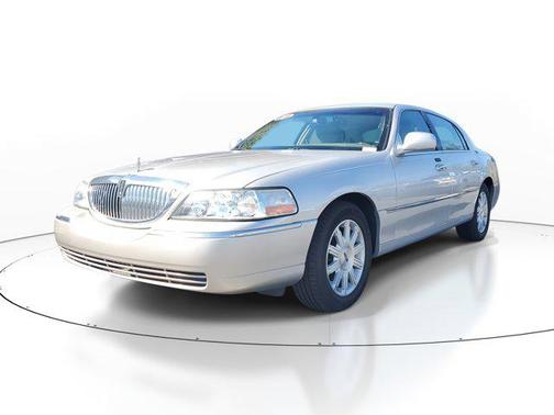 2011 Lincoln Town Car Signature