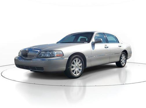 2011 Lincoln Town Car Signature