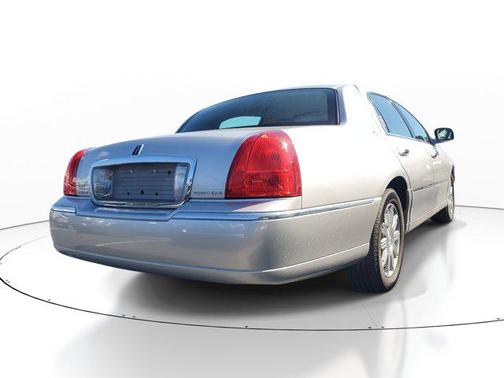 2011 Lincoln Town Car Signature