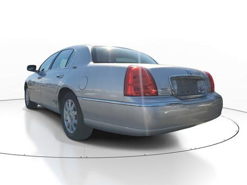 2011 Lincoln Town Car Signature