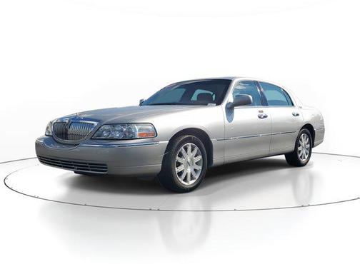 2011 Lincoln Town Car Signature