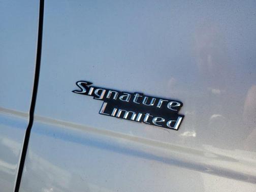 2011 Lincoln Town Car Signature
