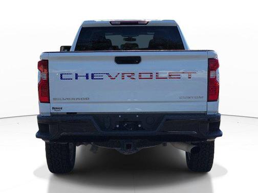 Summit White 2022 Chevrolet Silverado 2500 Custom