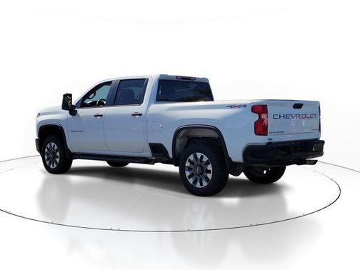 Summit White 2022 Chevrolet Silverado 2500 Custom
