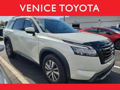 2023 Nissan Pathfinder SL 4WD