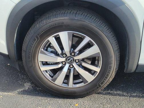 2023 Nissan Pathfinder SL 4WD