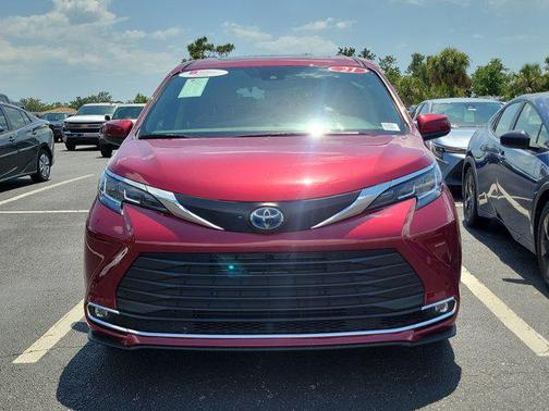 2021 Toyota Sienna XLE 7 Passenger