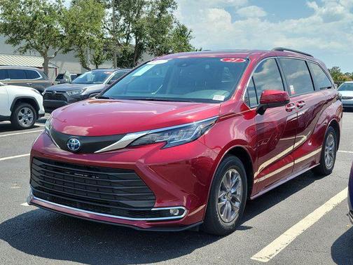 2021 Toyota Sienna XLE 7 Passenger