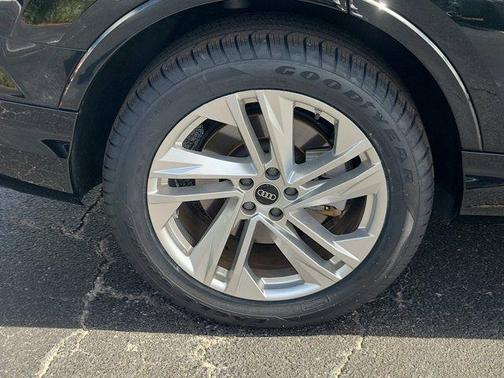 2023 Audi Q7 55 Premium