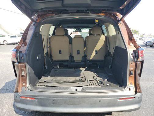 2021 Toyota Sienna XLE 8 Passenger