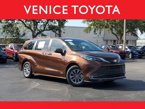 2021 Toyota Sienna XLE 8 Passenger
