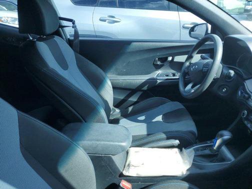 2019 Hyundai Veloster 2