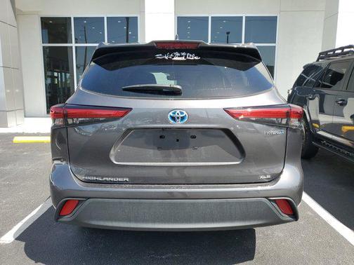 2022 Toyota Highlander Hybrid XLE
