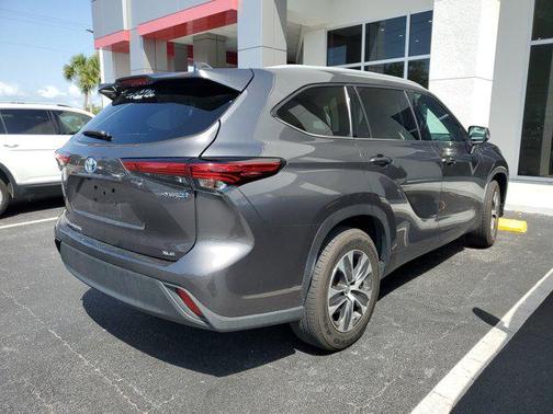 2022 Toyota Highlander Hybrid XLE
