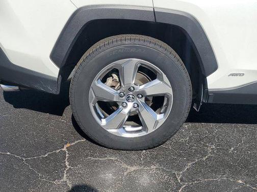 2020 Toyota RAV4 Hybrid SE