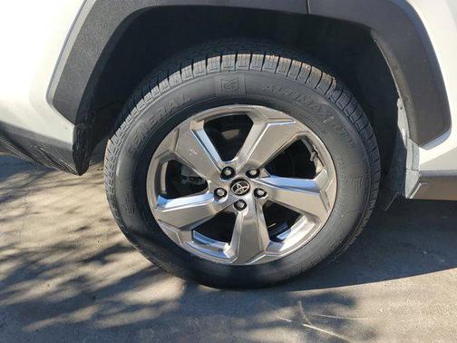 2020 Toyota RAV4 Hybrid SE