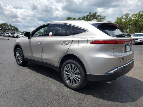 2022 Toyota Venza XLE