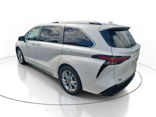 2021 Toyota Sienna Platinum 7 Passenger