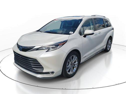 2021 Toyota Sienna Platinum 7 Passenger