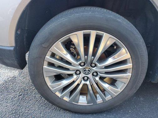 2023 Toyota Venza LE