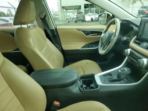 2019 Toyota RAV4 XLE Premium