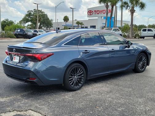 Harbor Gray Metallic 2019 Toyota Avalon Hybrid XSE