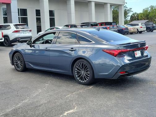 Harbor Gray Metallic 2019 Toyota Avalon Hybrid XSE