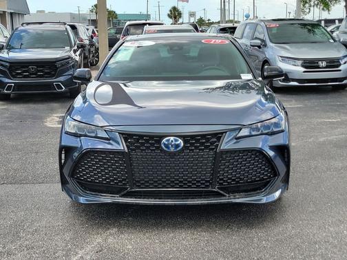 Harbor Gray Metallic 2019 Toyota Avalon Hybrid XSE
