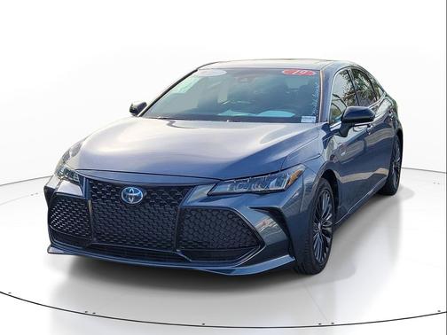 Harbor Gray Metallic 2019 Toyota Avalon Hybrid XSE