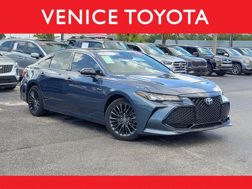 Harbor Gray Metallic 2019 Toyota Avalon Hybrid XSE
