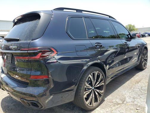 2024 BMW X7 M60i