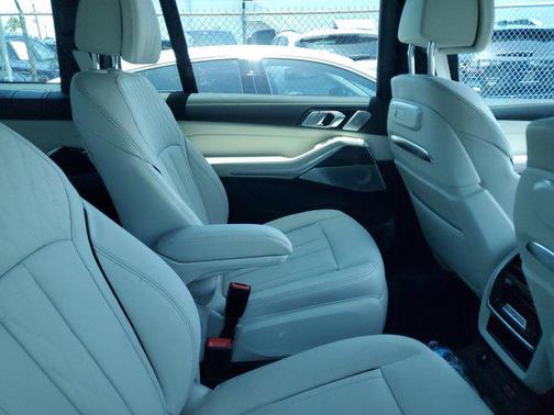 2024 BMW X7 M60i