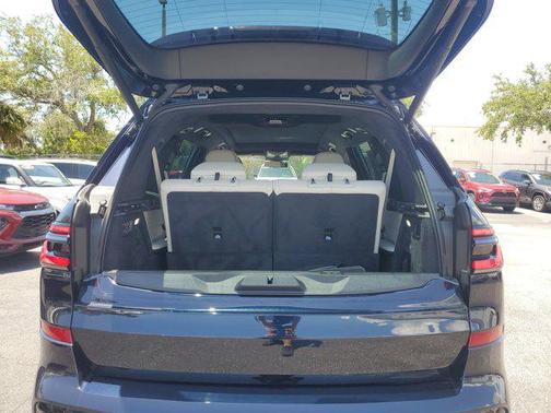 2024 BMW X7 M60i