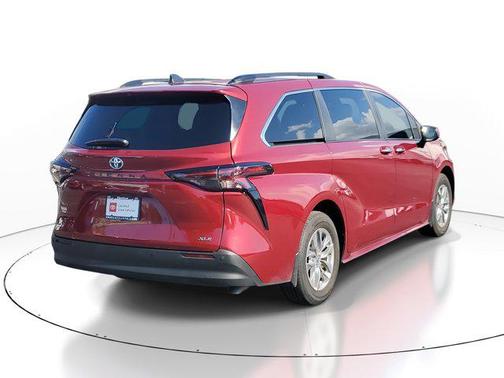 2025 Toyota Sienna XLE