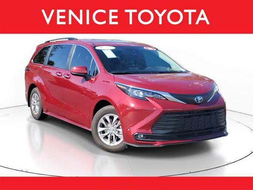 2025 Toyota Sienna XLE