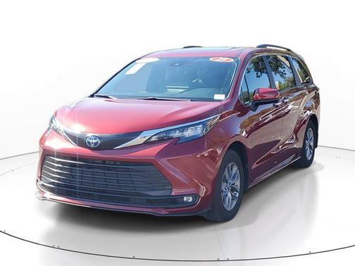 2025 Toyota Sienna XLE