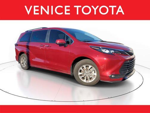 2025 Toyota Sienna XLE