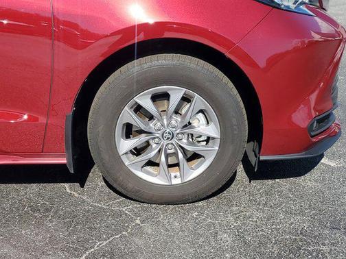 2025 Toyota Sienna XLE