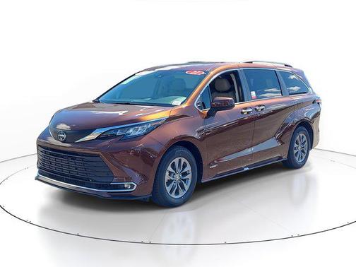 2021 Toyota Sienna XLE 8 Passenger